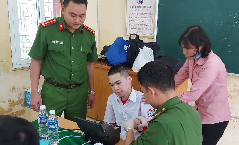 Cấp CCCD gắn chíp điện tử cho trên 331 người tại quận Ngô Quyền